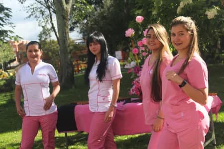 Estudiante y grupo CENESTETICA 5