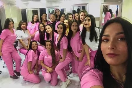 Estudiante y grupo CENESTETICA 8