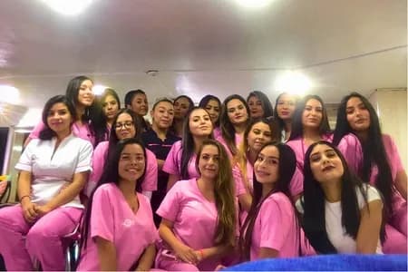 Estudiante y grupo CENESTETICA 9